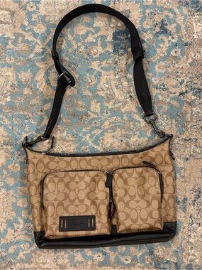 Coach Traveling tote/ purse